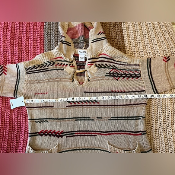 NorthStyle Women's Western Motif Sweater with Hood and Wood Toggle V-Neck. - Picture 5 of 11